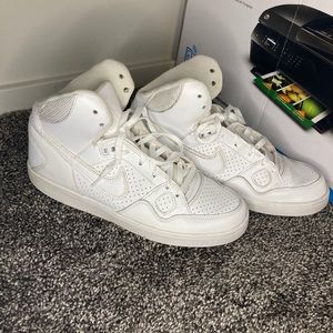 Nike 07 triple white Hightop Air Forces